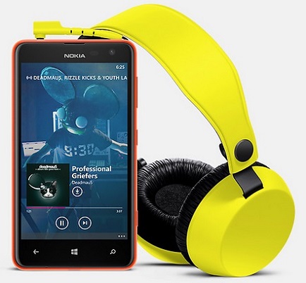 Nokia Lumia 625 with Coloud Boom headphones
